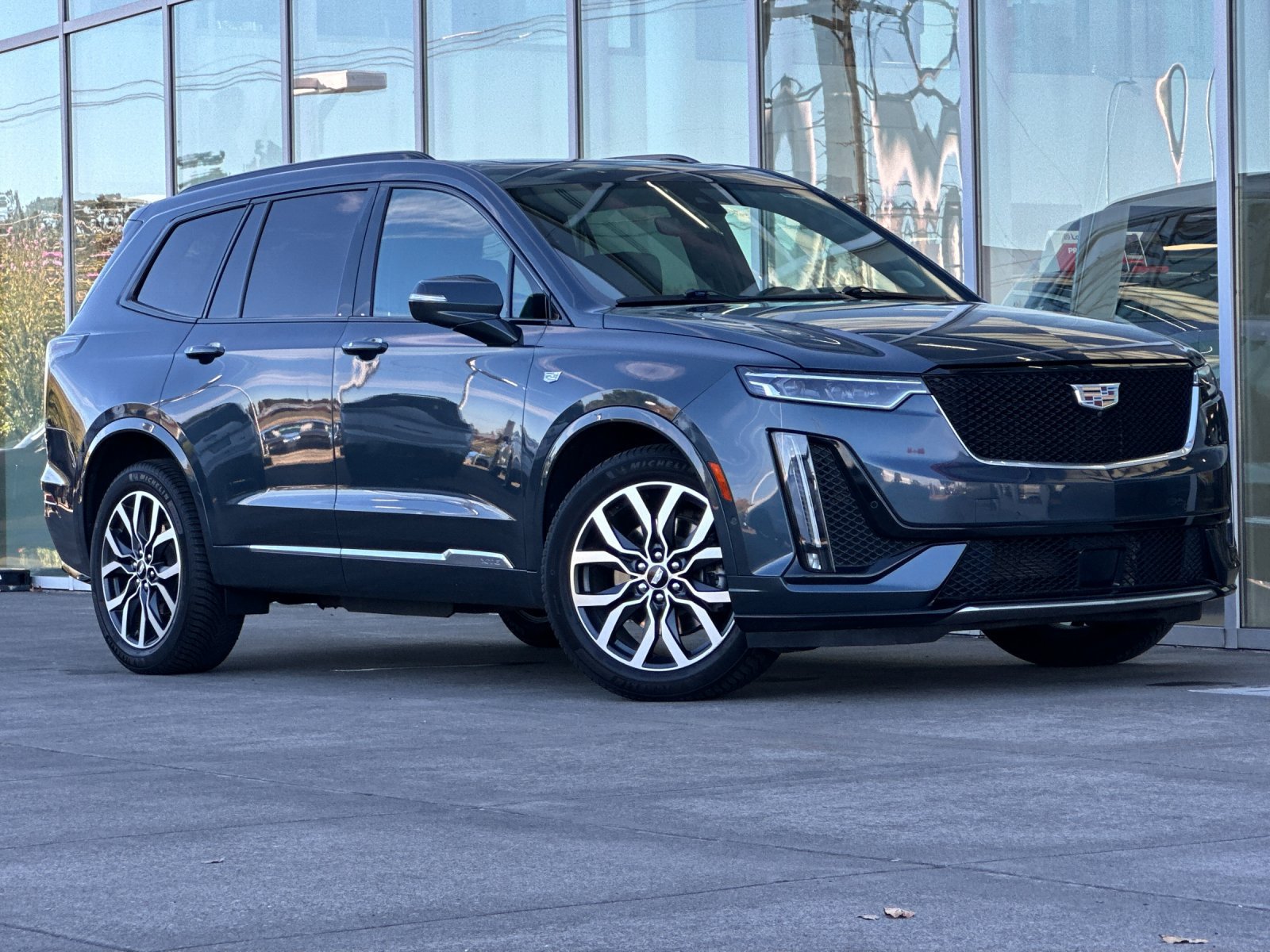 Used 2021 Cadillac XT6 Sport w/ Platinum Package AWD/4WD image 2