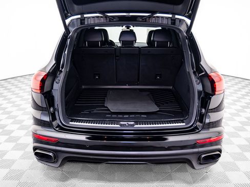 Certified 2017 Porsche Cayenne Platinum Edition image 30