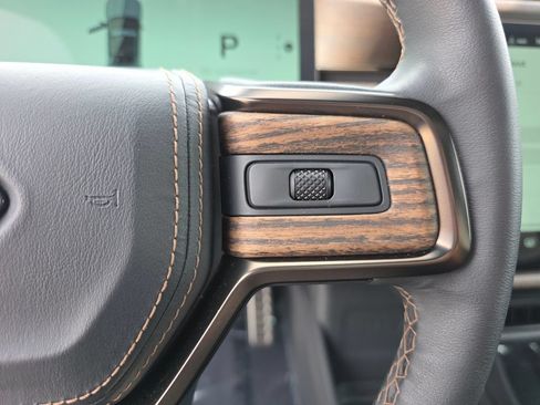 Used 2025 Rivian R1T Premium AWD/4WD image 32