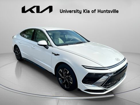 Used 2024 Hyundai Sonata SEL FWD image 2