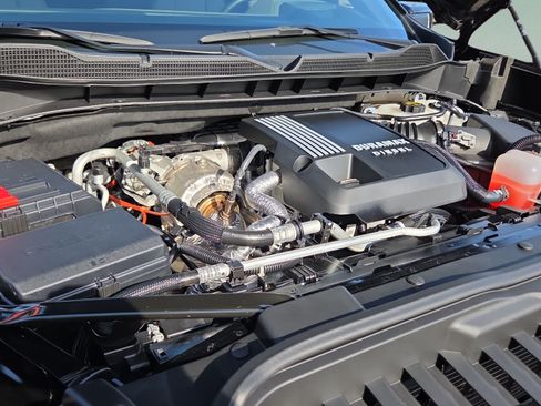 Used 2025 Chevrolet Silverado 1500 ZR2 w/ Technology Package AWD/4WD image 25