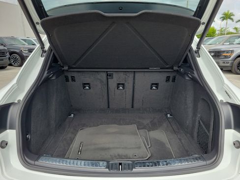 Used 2021 Porsche Macan AWD/4WD image 16