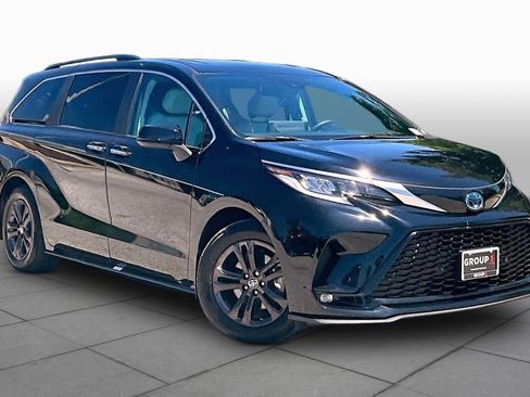 Used 2024 Toyota Sienna XSE w/ XSE Plus Package AWD/4WD image 3