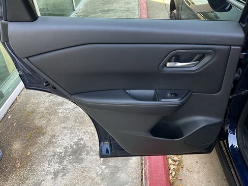 Used 2025 Nissan Rogue SV image 18