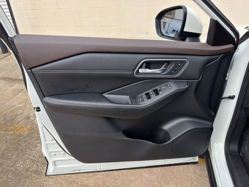 Used 2023 Nissan Rogue Platinum FWD image 39