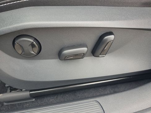 New 2026 Volkswagen Taos SEL AWD/4WD image 19