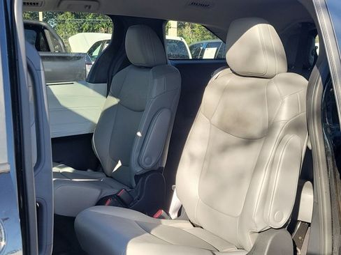 Used 2025 Toyota Sienna XLE image 13