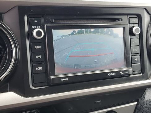 Used 2017 Toyota Tacoma SR5 AWD/4WD image 18