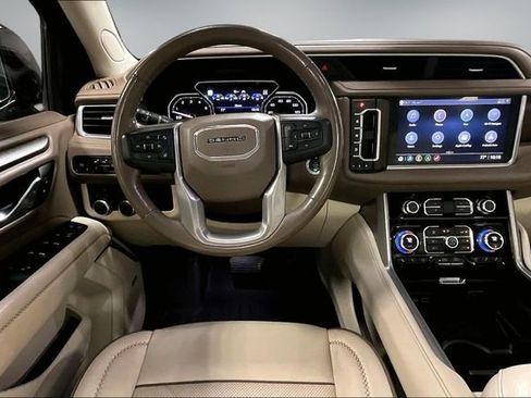 Used 2021 GMC Yukon Denali w/ Denali Premium Package AWD/4WD image 10