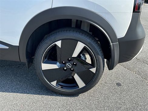 New 2026 Nissan Kicks SR image 14