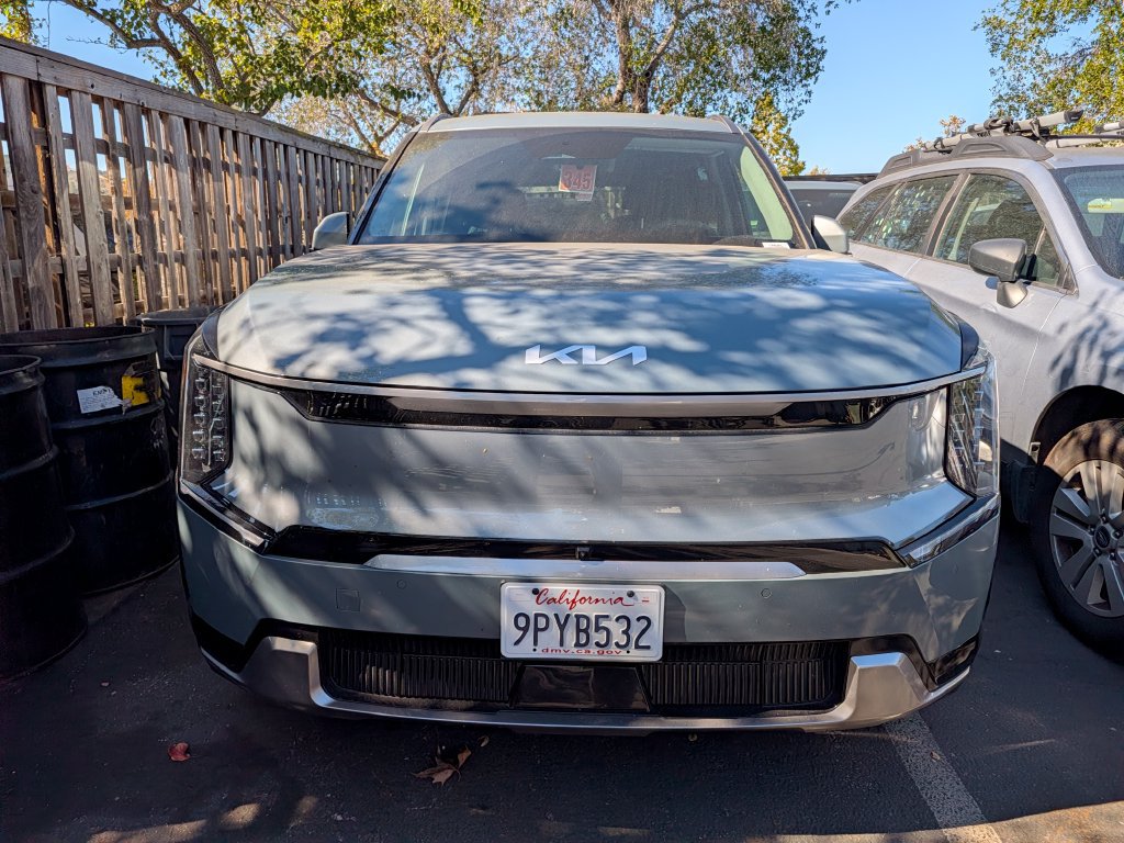 Used 2024 Kia EV9 Land w/ Towing Package AWD/4WD image 2