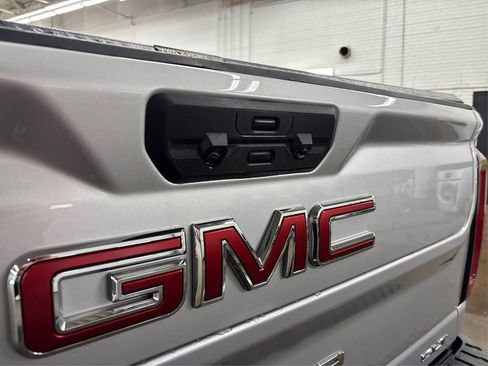 Used 2022 GMC Sierra 3500 SLT w/ SLT Preferred Package AWD/4WD image 16