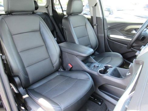 Used 2024 GMC Terrain SLT w/ Infotainment Package II AWD/4WD image 9