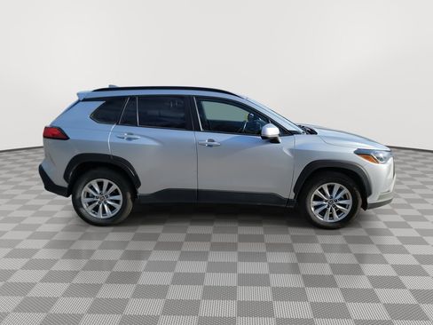 Used 2022 Toyota Corolla Cross LE image 9