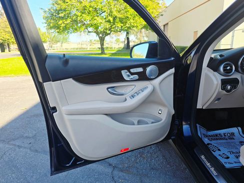 Used 2017 Mercedes-Benz GLC 300 4MATIC image 12