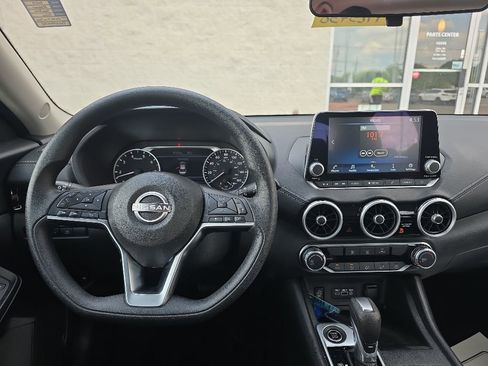Used 2024 Nissan Sentra SV FWD image 11
