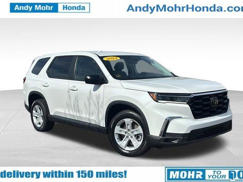 Used 2023 Honda Pilot LX image 1