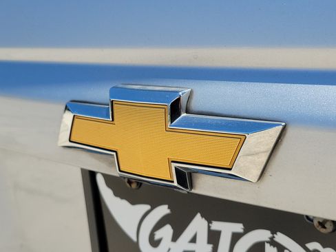 Used 2017 Chevrolet Suburban LT RWD image 6