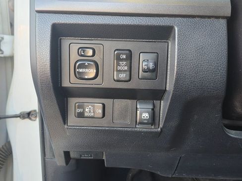 Used 2017 Toyota Tundra SR5 image 14