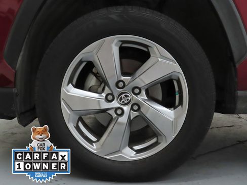 Used 2021 Toyota RAV4 XLE Premium image 25