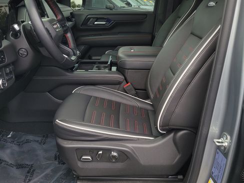 Used 2025 GMC Yukon AT4 Ultimate AWD/4WD image 9