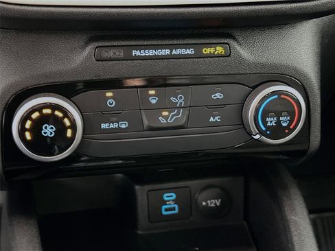 Used 2022 Ford Escape SE image 16