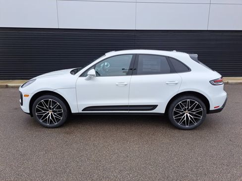 Used 2026 Porsche Macan AWD/4WD image 2