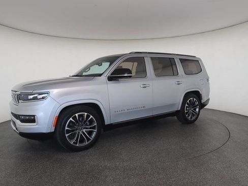 Used 2023 Jeep Grand Wagoneer Series III image 3