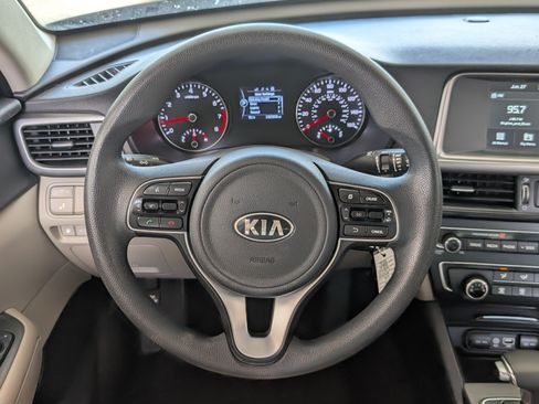 Used 2018 Kia Optima LX w/ 17" Alloy Wheels Package FWD image 23