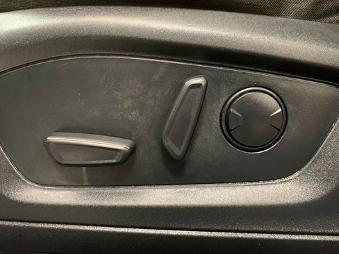 Used 2022 Ford Explorer XLT image 5