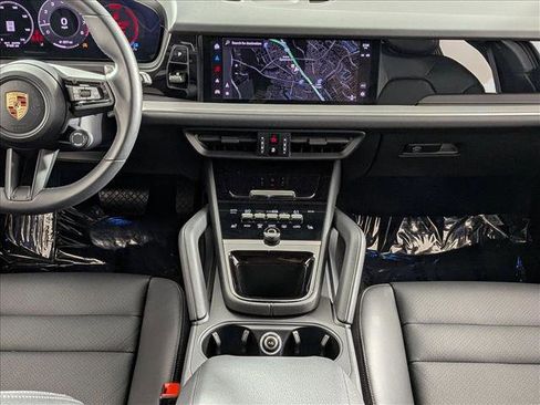 Certified 2025 Porsche Cayenne image 20