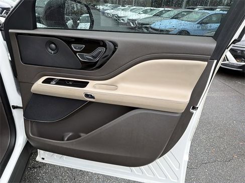 Used 2021 Lincoln Aviator Reserve w/ Equipment Group 201A image 14