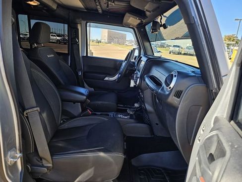 Used 2016 Jeep Wrangler Unlimited Sahara w/ Connectivity Group image 24
