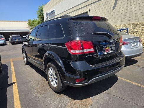 Used 2019 Dodge Journey SE FWD image 3