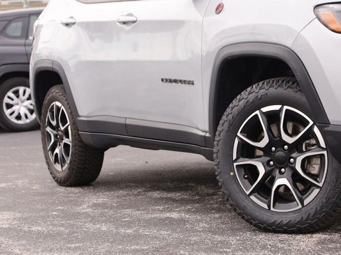 Used 2024 Jeep Compass Trailhawk AWD/4WD image 3