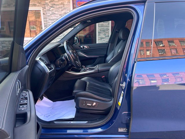 Used 2021 BMW X5 xDrive40i w/ M Sport Package AWD/4WD image 10