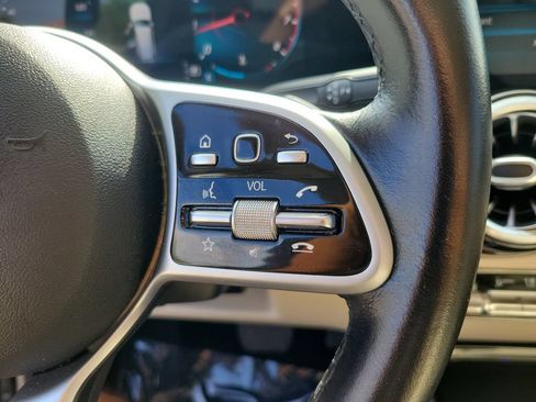 Used 2021 Mercedes-Benz GLB 250 w/ Premium Package image 20