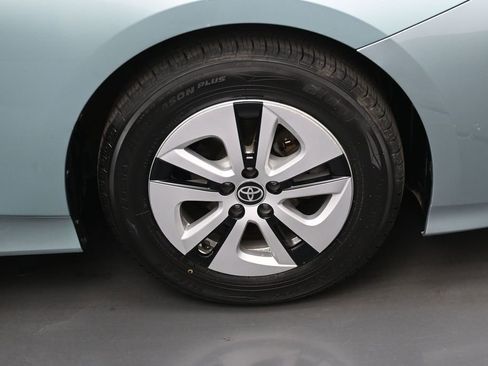 Used 2017 Toyota Prius Two w/ Carpet Mat Package FWD image 33