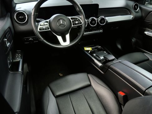 Certified 2021 Mercedes-Benz GLB 250 4MATIC image 2