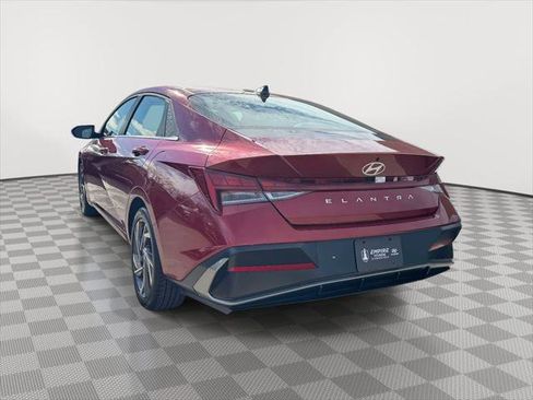 Certified 2025 Hyundai Elantra SEL image 4