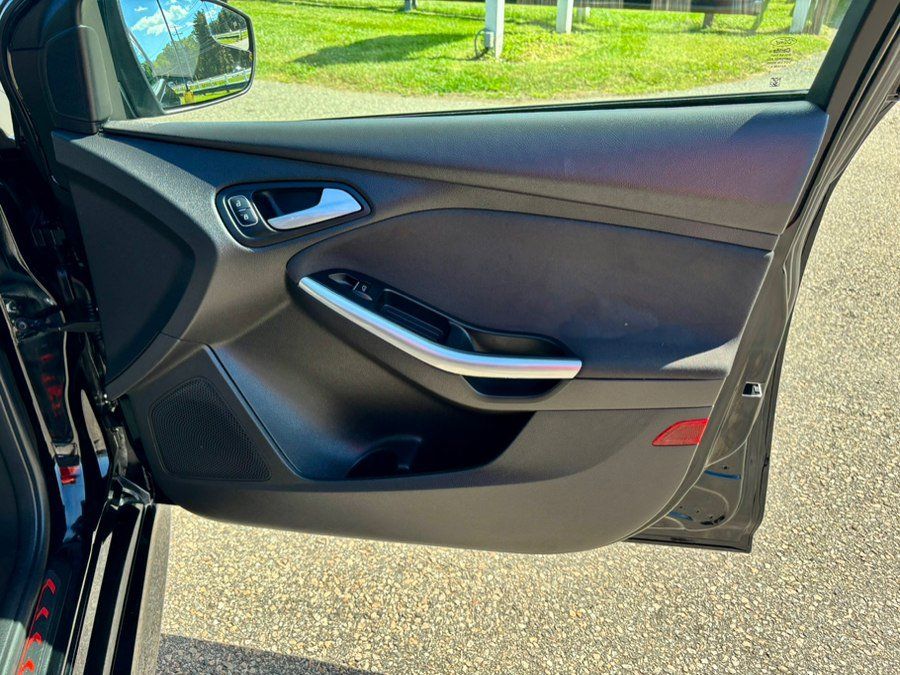Used 2017 Ford Focus ST FWD image 10