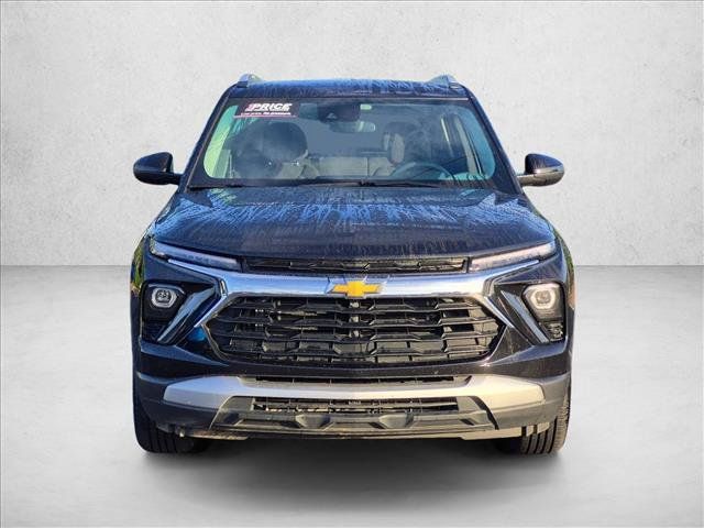 Used 2025 Chevrolet TrailBlazer LT FWD image 2