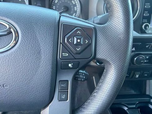 Used 2020 Toyota Tacoma TRD Off-Road w/ TRD Premium Off Road Package AWD/4WD image 25