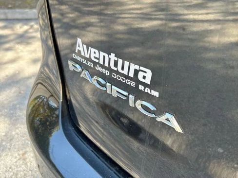 Certified 2023 Chrysler Pacifica Touring-L FWD image 37