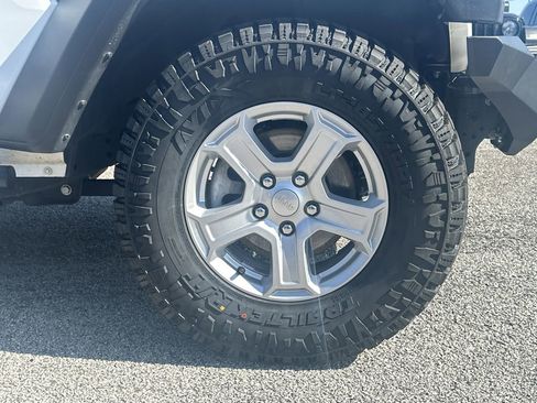 Used 2022 Jeep Wrangler Unlimited Sport w/ Sun And Sound Package AWD/4WD image 13