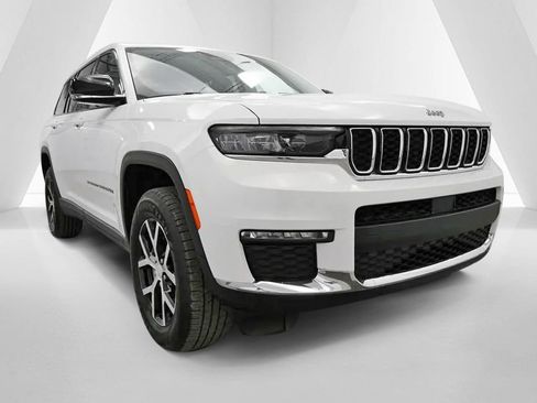 Used 2023 Jeep Grand Cherokee L Limited AWD/4WD image 37