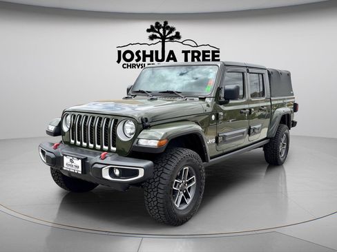 Used 2022 Jeep Gladiator Overland w/ Popular Equipment Package AWD/4WD image 3