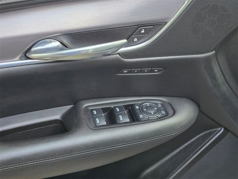 Used 2017 Cadillac XT5 Luxury image 23