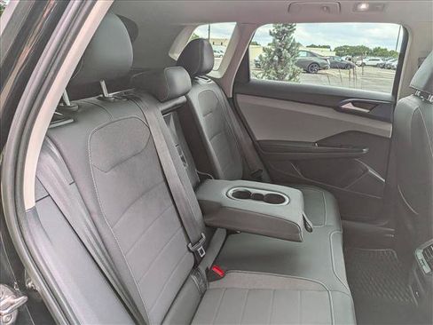 Used 2024 Volkswagen Taos SE w/ Panoramic Sunroof Package FWD image 15