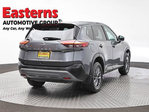 Used 2023 Nissan Rogue S AWD/4WD image 5